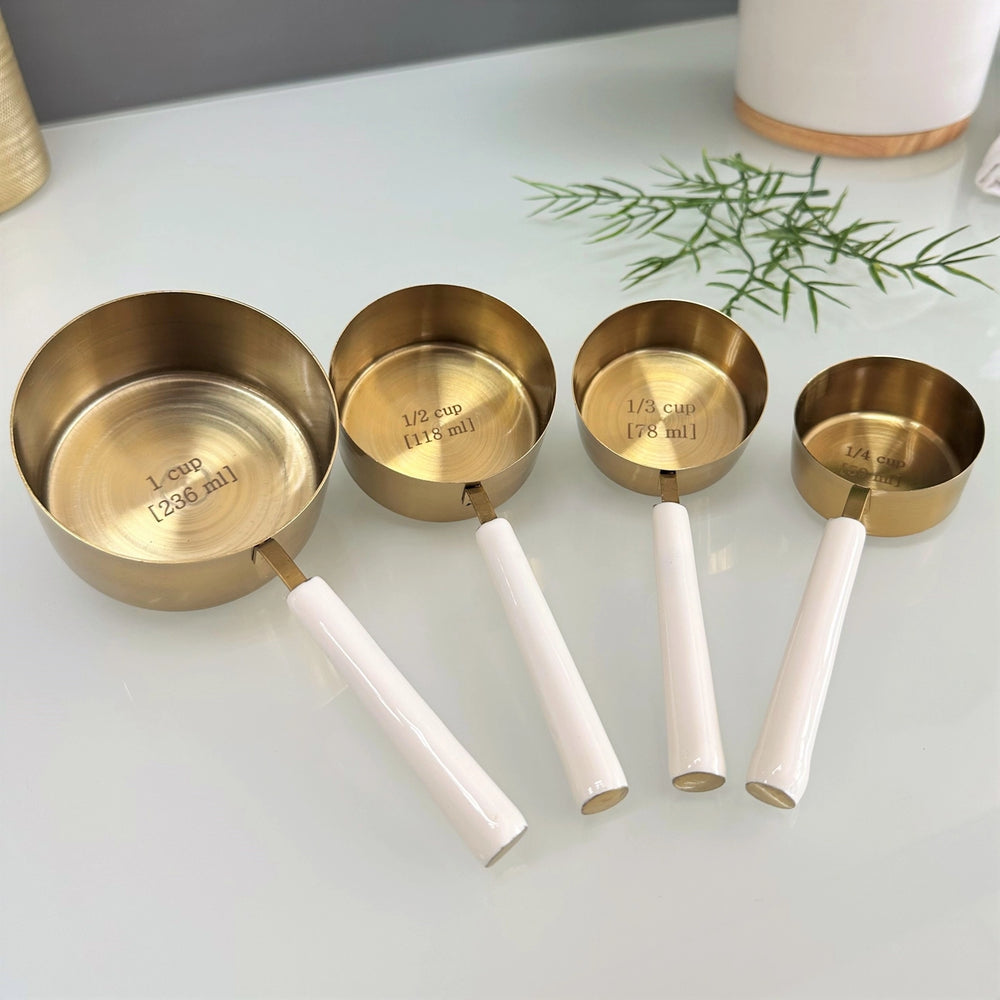 White Handle Measuring Cups