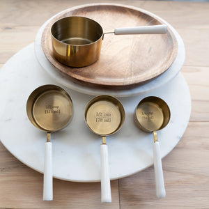 White Handle Measuring Cups